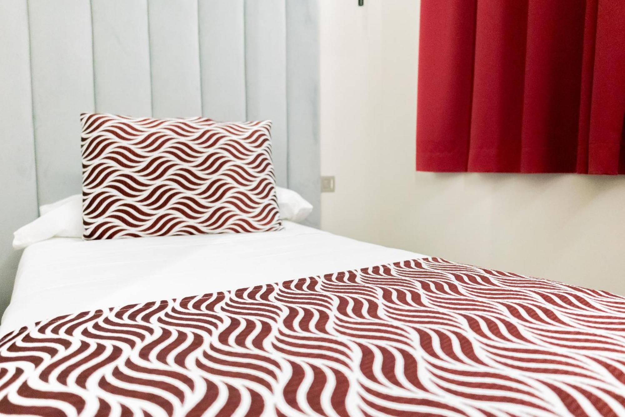 Hostal Juliette-Gran Via มาดริด ภายนอก รูปภาพ